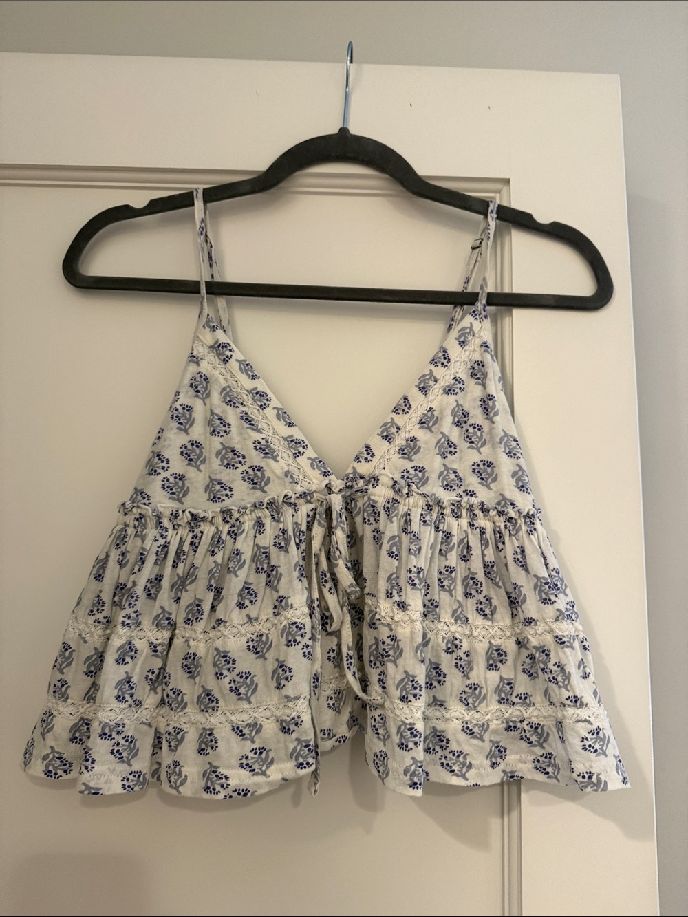 Urban Outfitters Blue Floral Tiered Spaghetti Strap Women's Top